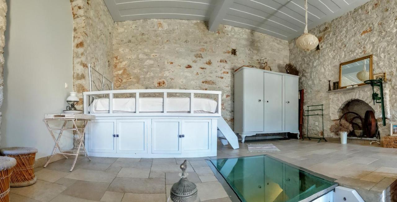 Traditional Seafront Apartment Symi Exteriör bild